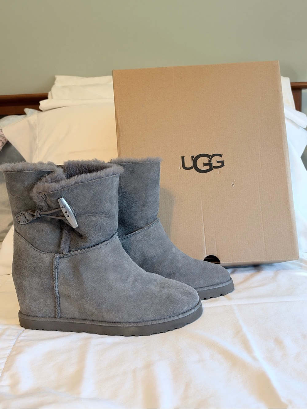 UGG Classic Femme Button Wedge Gray Suede Shearling Toggle Mid-Calf Boot US 10